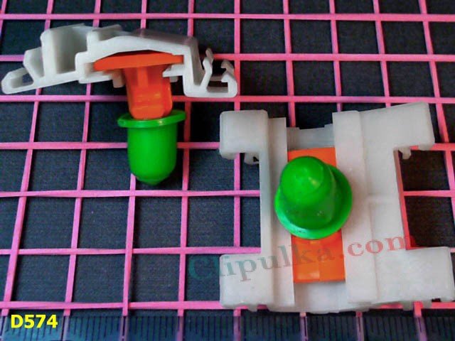 Spinki mocowania listwy bocznej Volkswagen Passat B4 - D574