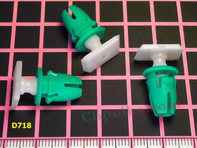 Spinki mocowania wykonczenia listwy progowej (12X15) Mercedes E-Klass W210 - D718