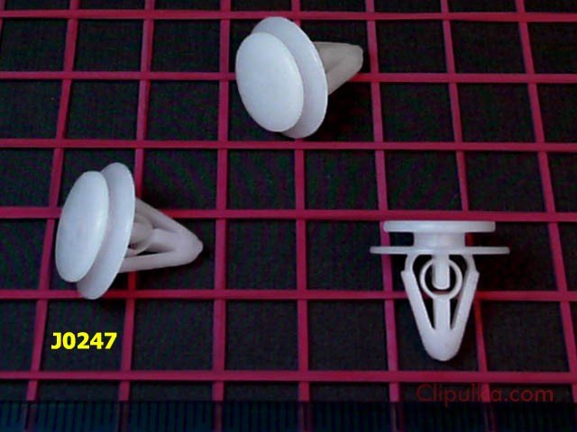 Rocker panel molding clips and decorative pads on the fenders Suzuki SX4 - J0247